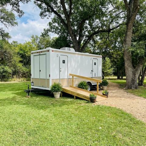 Restroom trailer rental in Dallas, Texas
